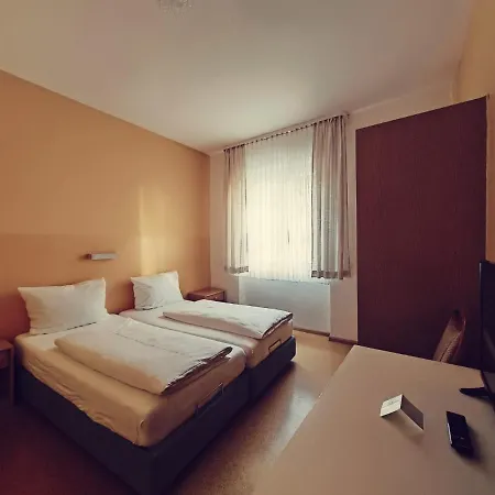 Pensionat Bauer Mit Aufzug With Elevator Nürnberg