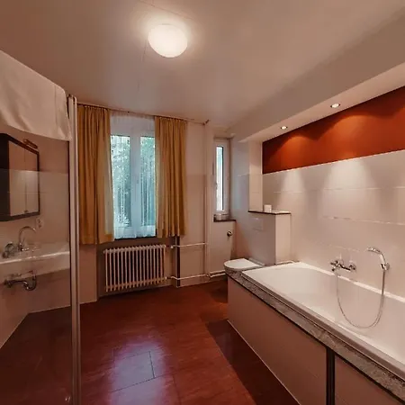 Bauer Mit Aufzug With Elevator نورنبيرغ