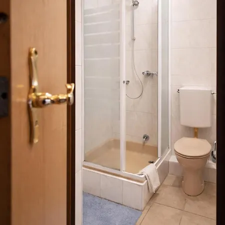 Pensionat Bauer Mit Aufzug With Elevator Nürnberg