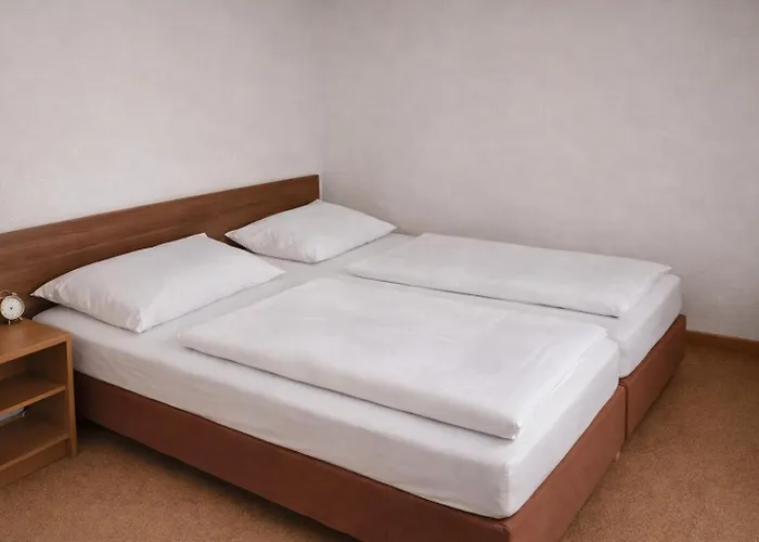 Bauer Mit Aufzug With Elevator Neurenberg